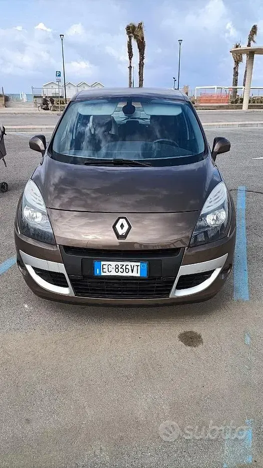 Usata Renault Scenic E-Tech XMOD 131 CV (96 kW) 2010 Bronzo Monovolume