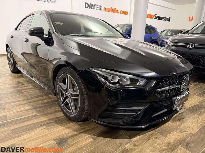 Nero Usata 2022 Mercedes CLA200 Premium Tre volumi | 31.850 € (Buon prezzo) - Immagine 1/4