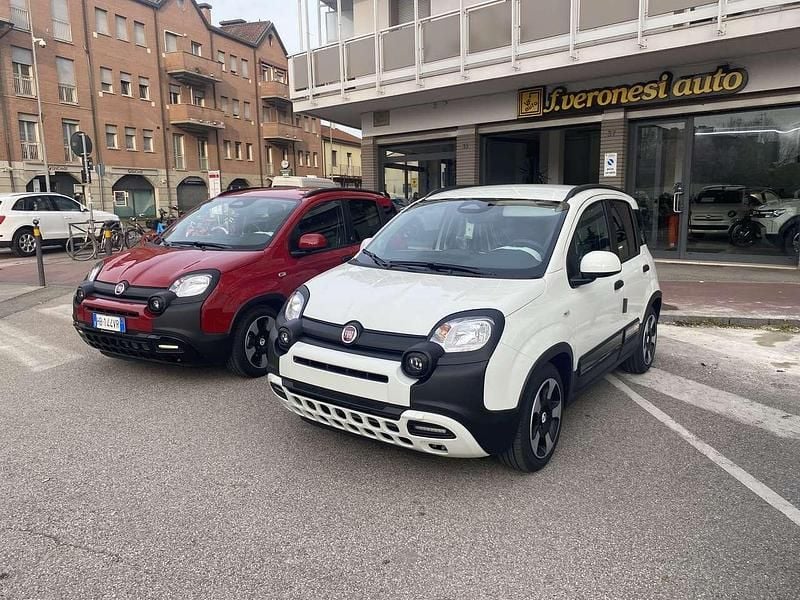 Nuova Fiat Panda Cross Cross 69 CV (50 kW) 2026 Rosso Utilitaria