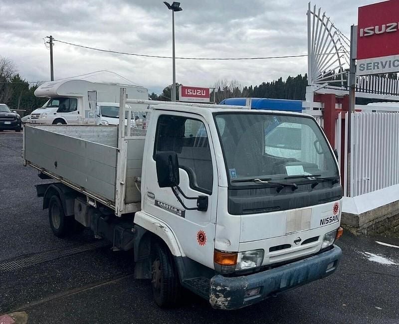 Usata Nissan Cabstar 106 CV (77 kW) 2001 Bianco Pick-up