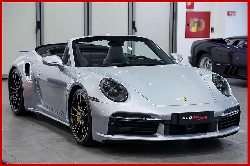 Usata Porsche 992 650 CV (478 kW) 2021 Argento dolomite met. Cabrio