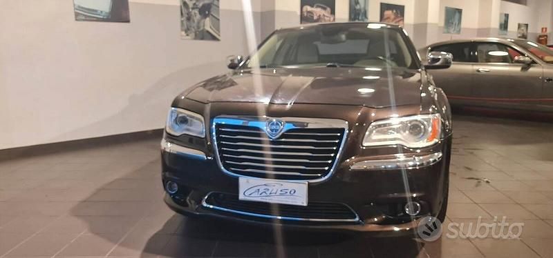 Usata Lancia Thema 239 CV (175 kW) 2011 Marrone Berlina