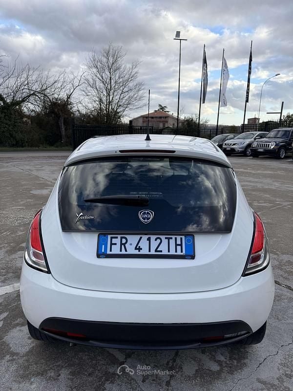 Usata Lancia Ypsilon 69 CV (50 kW) 2018 Bianco Utilitaria