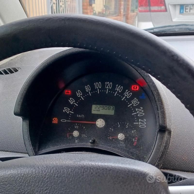 Usado VW New Beetle 101 CV (74 kW) 2005 Azul Utilitario