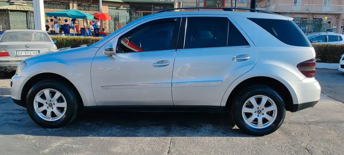 Usata Mercedes ML320 224 CV (164 kW) 2007 Argento SUV