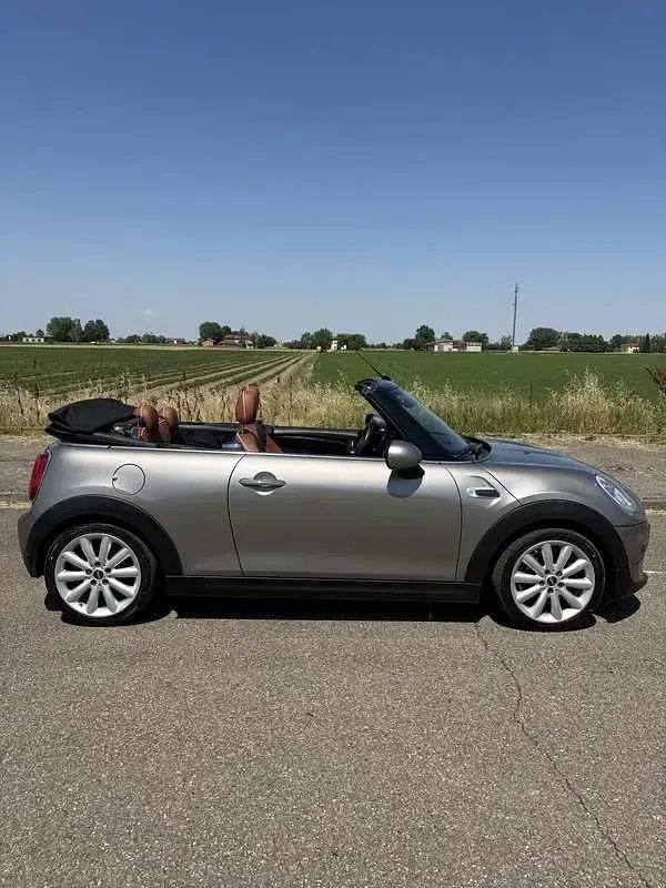 Usata Mini Cooper D Cabriolet Hype 116 CV (85 kW) 2016 Grigio Cabrio