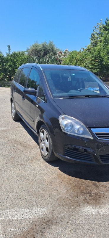 Usata Opel Zafira 2007 Nero Monovolume