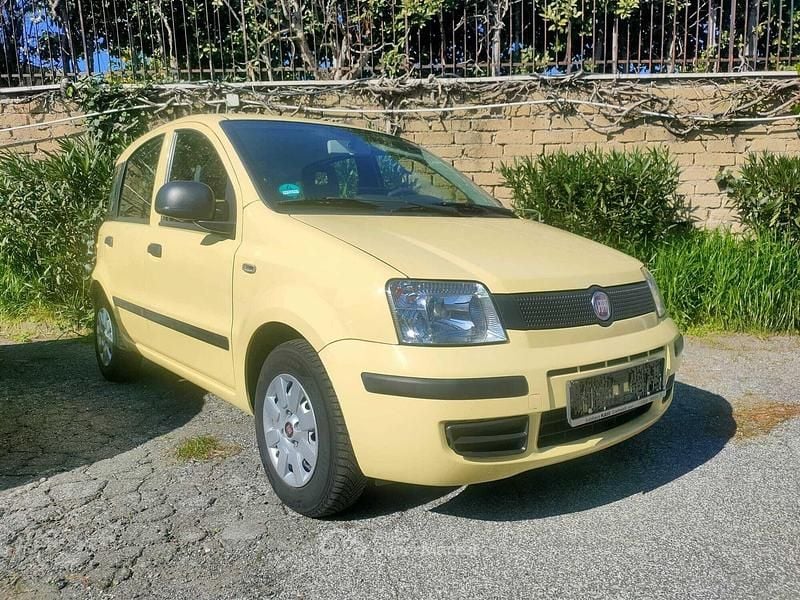 Usata Fiat Panda 68 CV (50 kW) 2011 Giallo Utilitaria