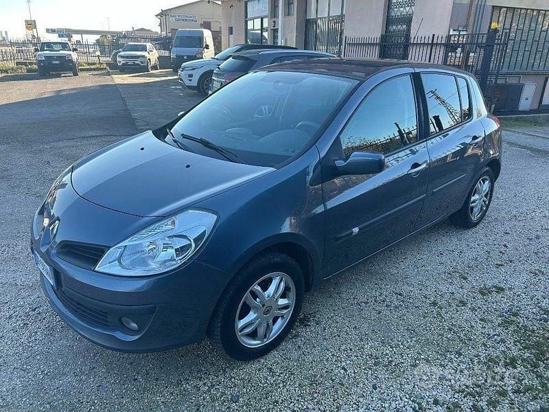 Grigio Usata 2008 Renault Clio II LE Tre volumi | 1000 € (Super prezzo) - Immagine 1/4