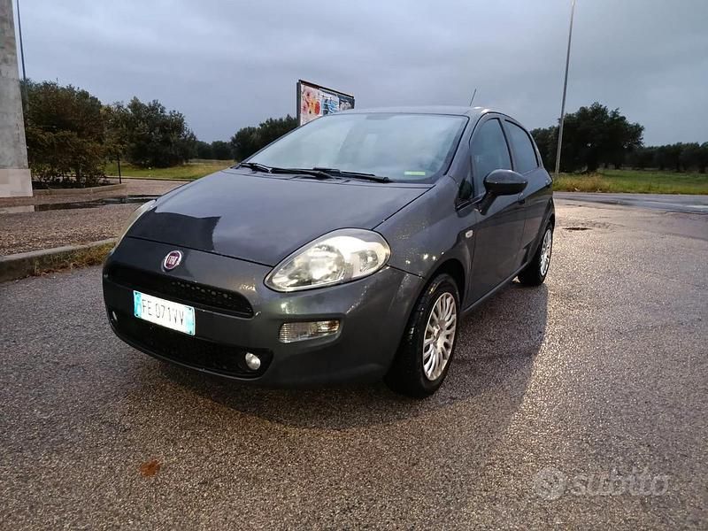 Grigio Usata 2016 Fiat Punto Street Tre volumi | 6000 € - Immagine 1/4