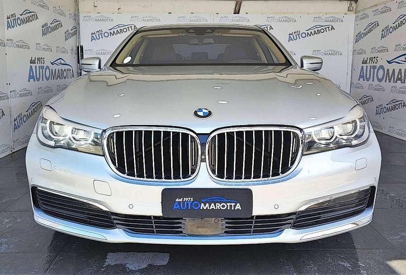 Usata BMW 750 Comfort Edition 450 CV (330 kW) 2017 Argento Berlina