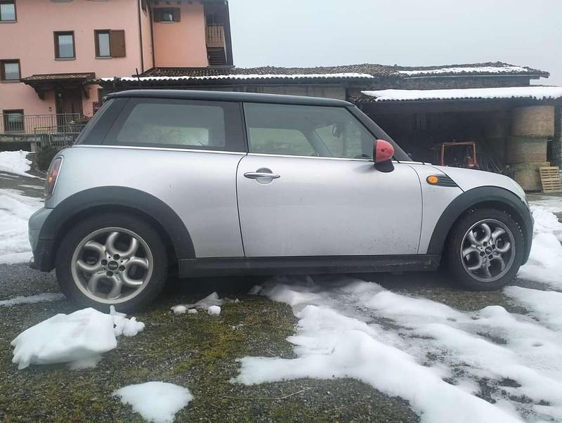 Argento Usata 2009 Mini Cooper Utilitaria | 3890 € (Buon prezzo) - Immagine 1/4
