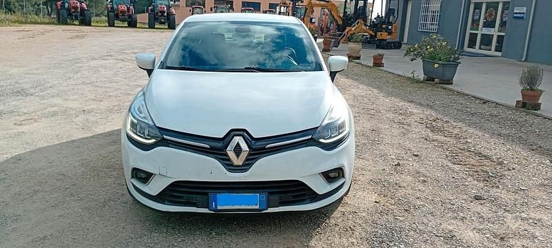 Bianco Usata 2017 Renault Clio IV Tre volumi | 7500 € (Buon prezzo) - Immagine 1/4