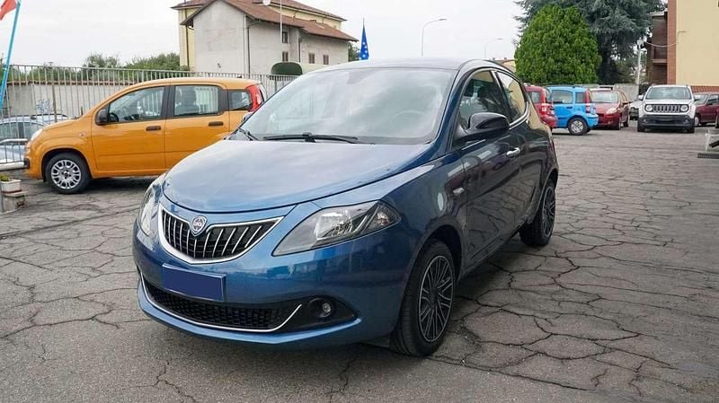Usata Lancia Ypsilon Gold 69 CV (50 kW) 2022 Blu/azzurro Utilitaria