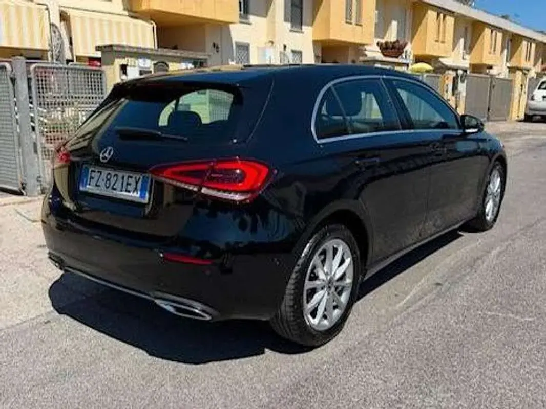 Usata Mercedes A180 116 CV (85 kW) 2018 Nero Station wagon