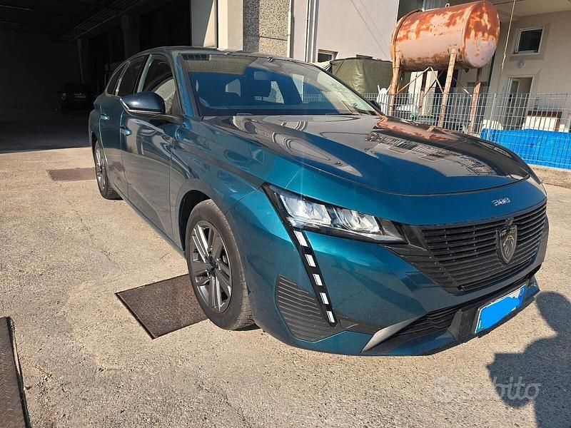 Usado Peugeot 308 Active 131 CV (96 kW) 2022 Azul Familiar
