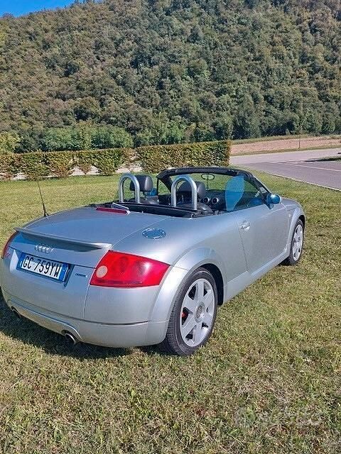 Usata Audi TT Roadster 225 CV (165 kW) 2000 Grigio Cabrio