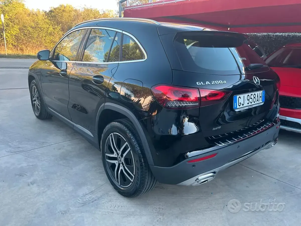 Usata Mercedes GLA200 150 CV (110 kW) 2022 Nero SUV