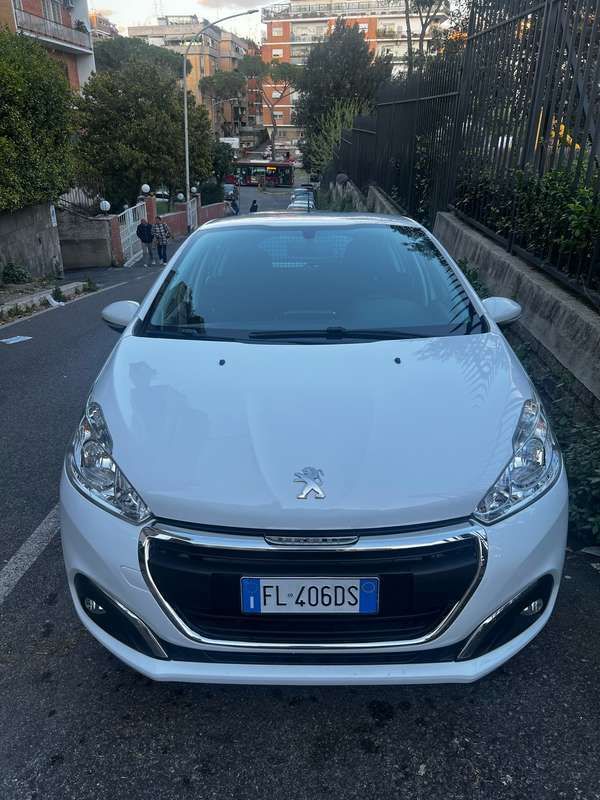 Usata 2017 Peugeot 208 Active Due volumi | 6500 € (Super prezzo) - Immagine 1/4