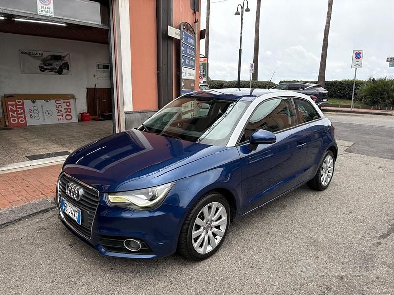 Blu Usata 2011 Audi A1 Ambition Tre volumi | 8400 € (Buon prezzo) - Immagine 1/4