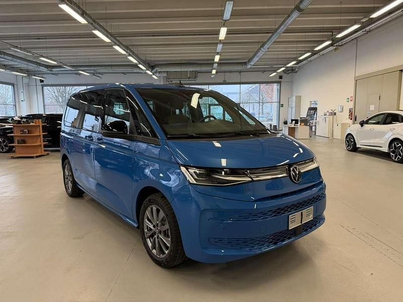 Nuova VW Multivan Life 245 CV (180 kW) 2025 Medium blue metallizzato Furgone