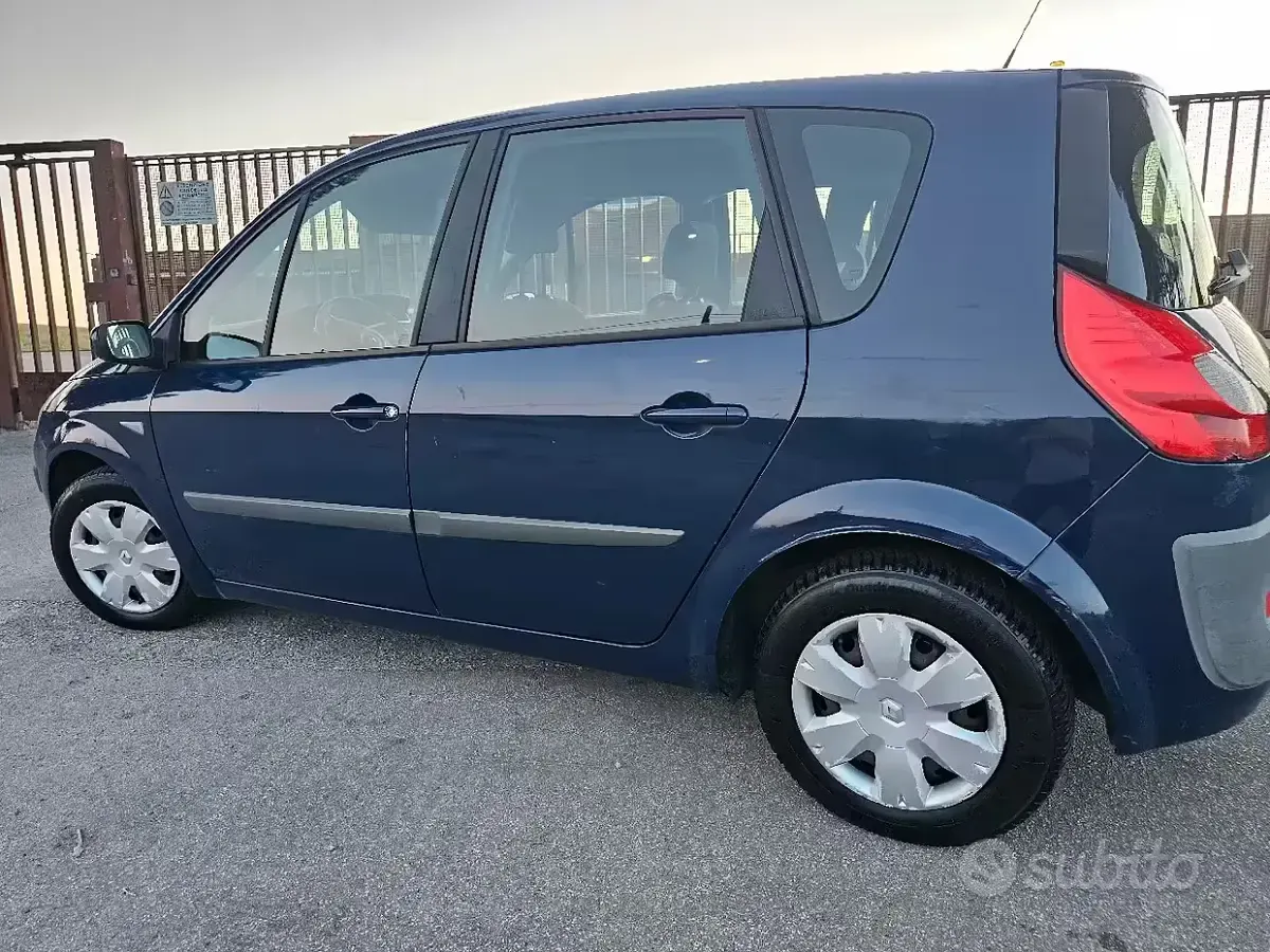 Usata Renault Scenic E-Tech 110 CV (80 kW) 2009 Blu Berlina