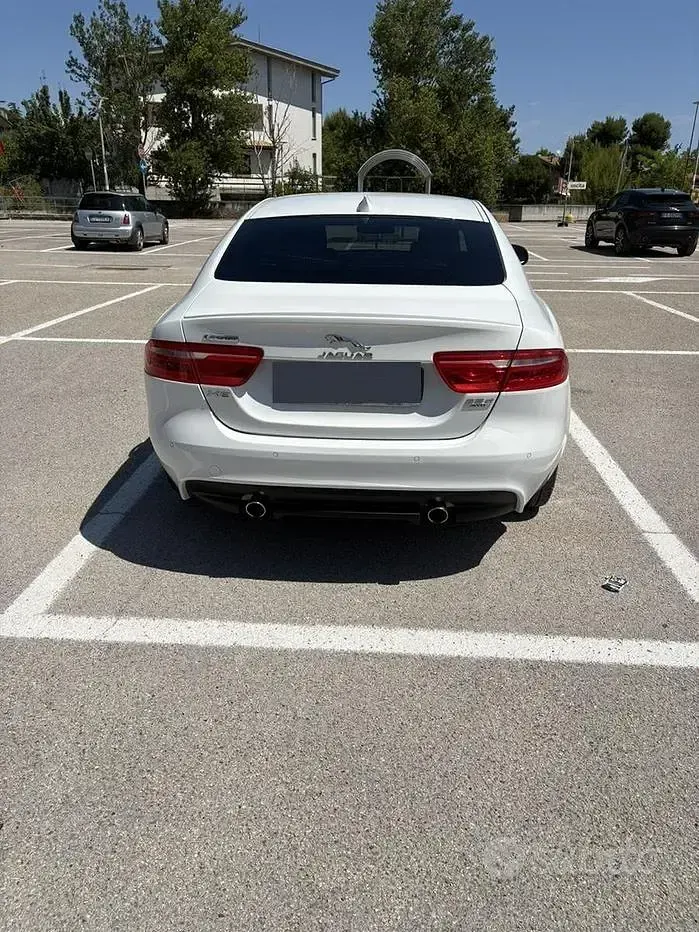 Usata Jaguar XE 241 CV (177 kW) 2018 Bianco Berlina