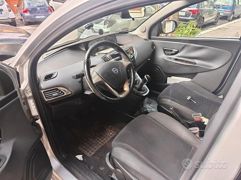 Usata Lancia Ypsilon 69 CV (50 kW) 2014 Grigio Utilitaria