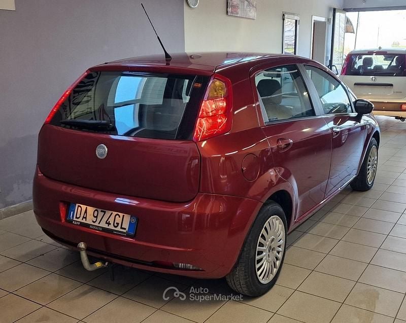Usata Fiat Grande Punto Dynamic 77 CV (56 kW) 2006 Rosso Utilitaria