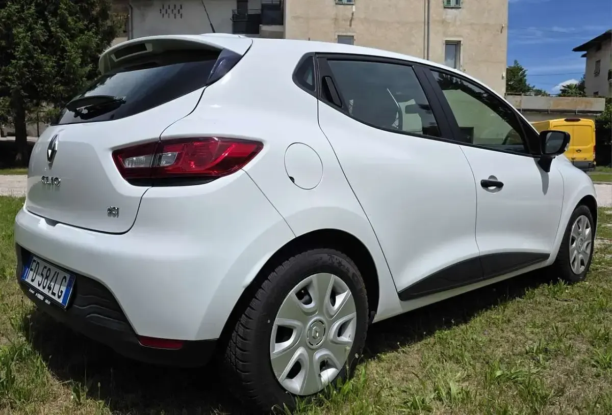 Usata Renault Clio IV Expression 75 CV (55 kW) 2015 Bianco Berlina