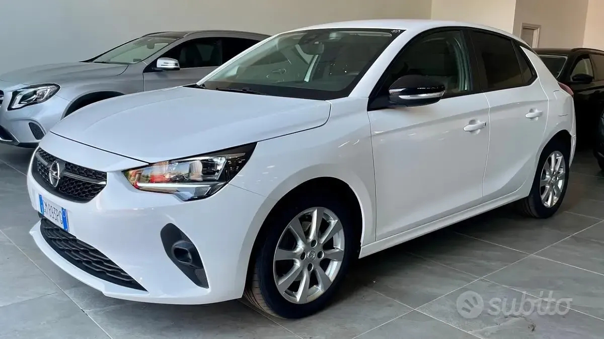 Usata Opel Corsa Design & Tech 102 CV (75 kW) 2023 Bianco Utilitaria