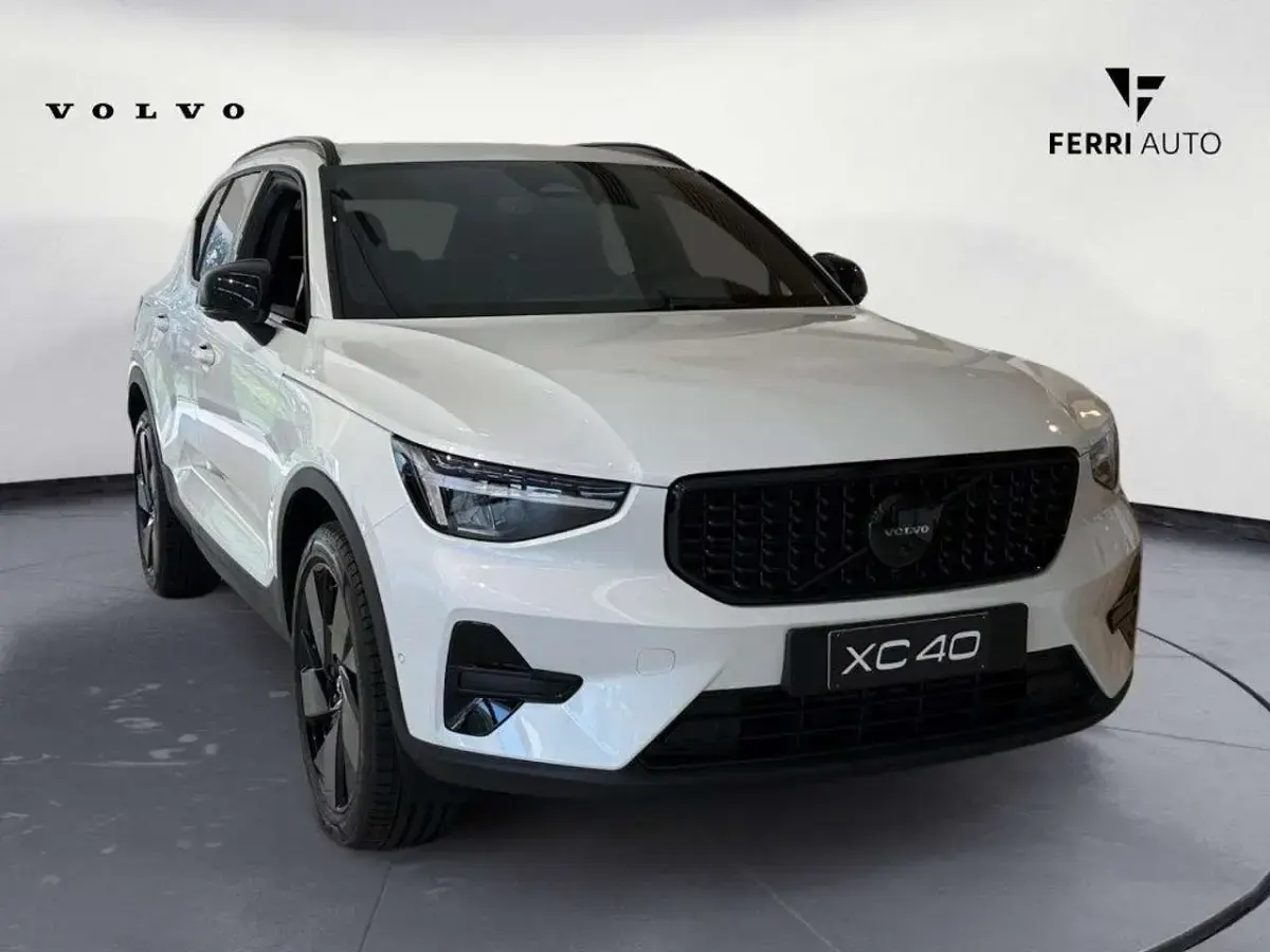 Nuova Volvo XC40 Plus 163 CV (119 kW) 2026 Bianco SUV