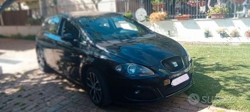 Usado Seat Leon 105 HP (77 kW) 2011 Preto Citadino