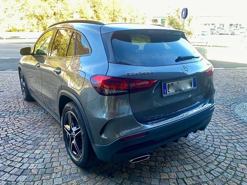 Usata Mercedes GLA200 Premium 163 CV (119 kW) 2021 Grigio SUV