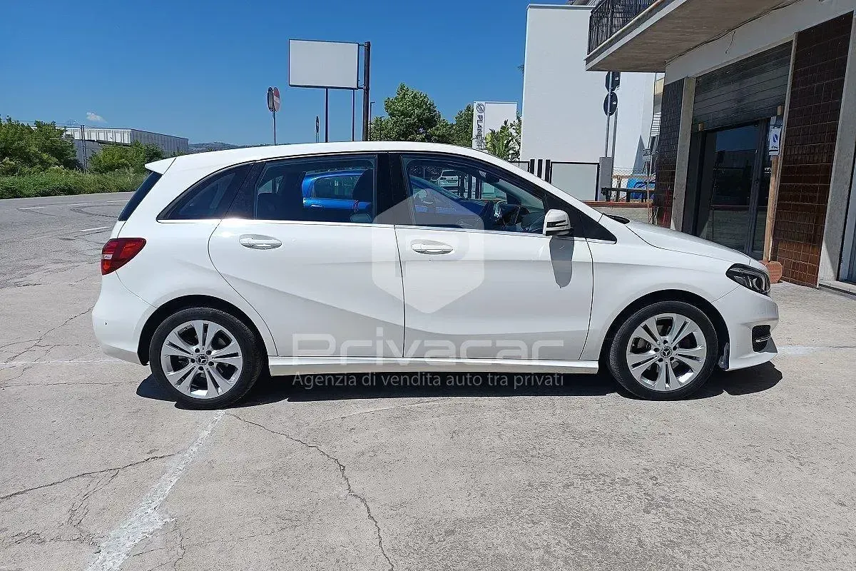 Usata Mercedes B200 Premium 136 CV (100 kW) 2017 Bianco Utilitaria