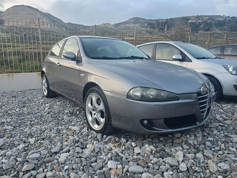 Usata Alfa Romeo 147 Progression 119 CV (87 kW) 2007 Grigio Utilitaria