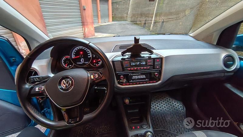 Usata VW up! high up! 90 CV (66 kW) 2017 Blu Utilitaria