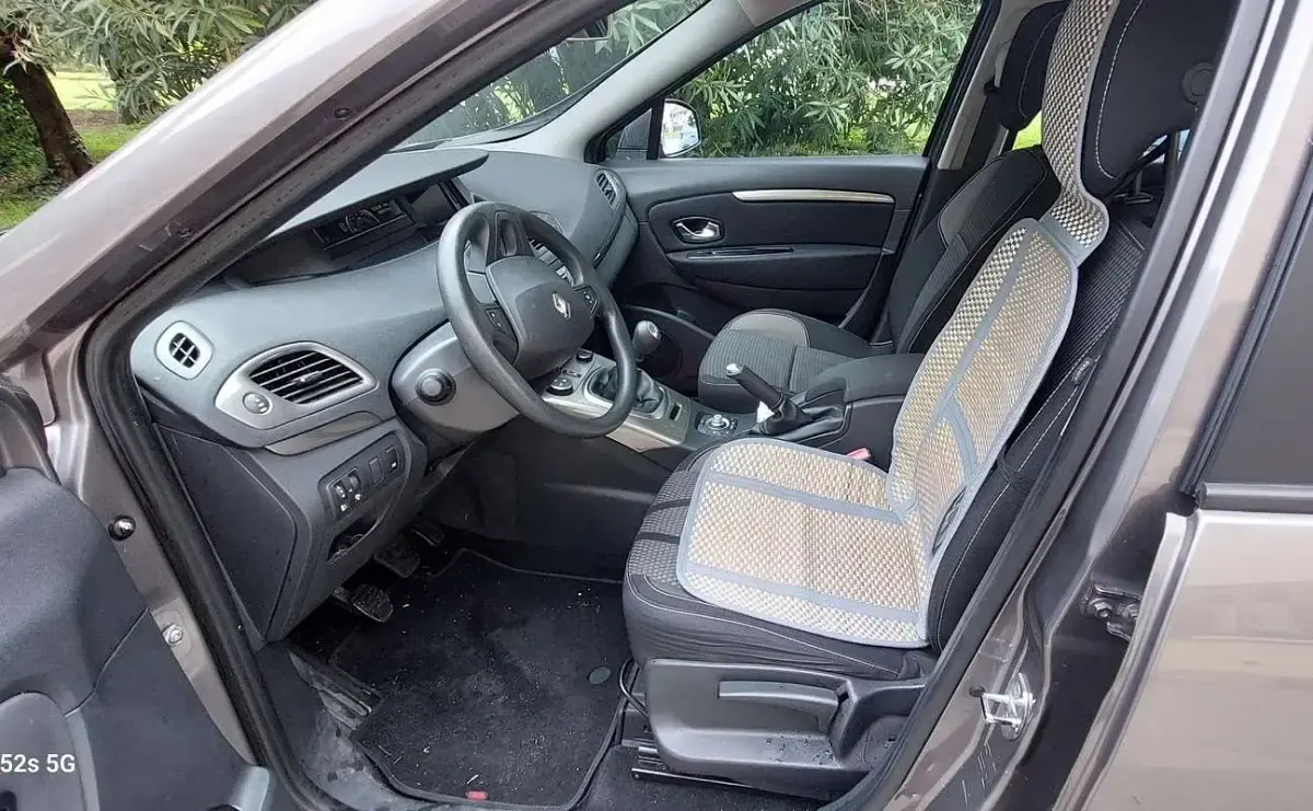 Käytetty Renault Scenic E-Tech 110 HP (80 kW) 2015 Harmaa Tila-auto