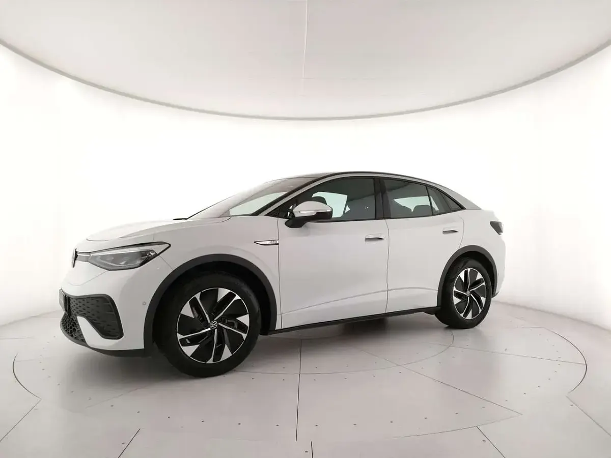 Usata VW ID.5 Pro Performance 150 kW (204 CV) 2023 Glacier white metallizzato nero SUV