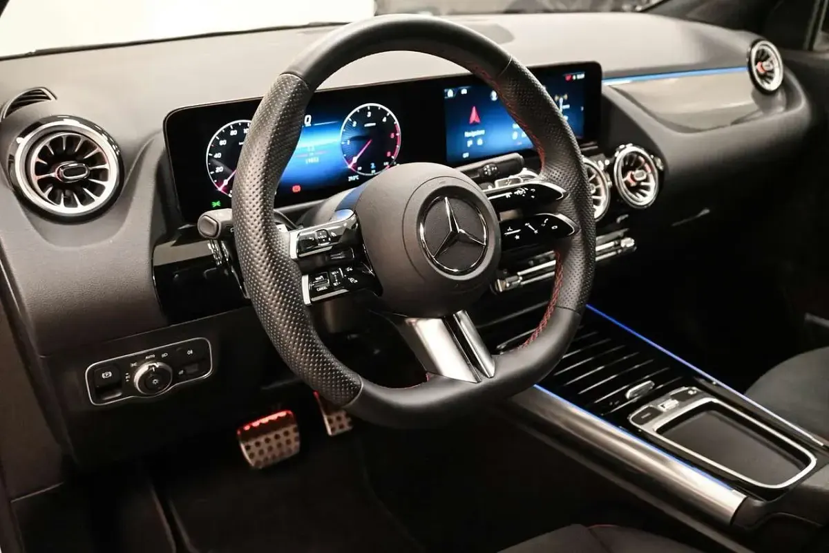 Usata Mercedes GLA180 AMG line 116 CV (85 kW) 2024 Bianco SUV