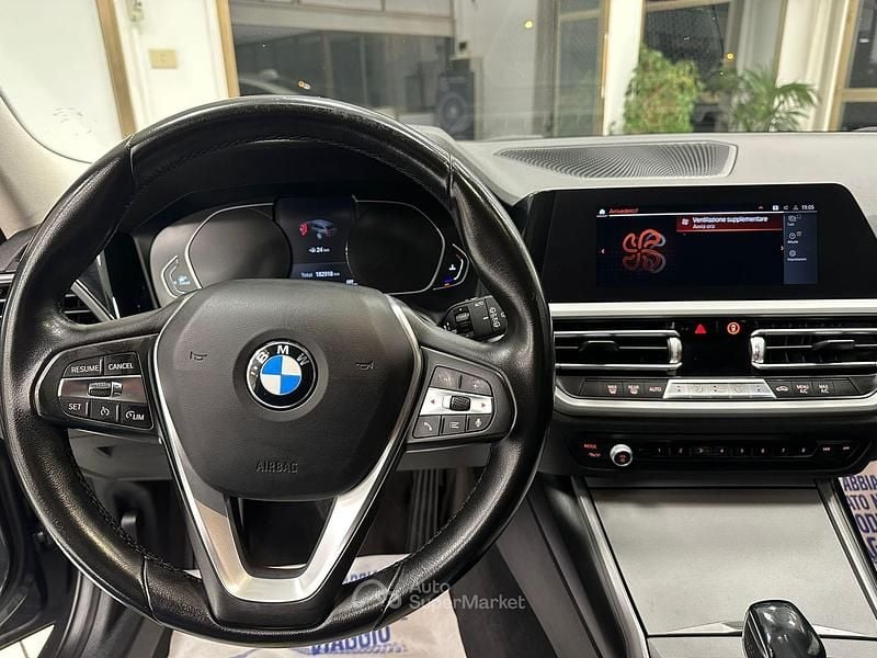 Usata BMW 320 Advantage 190 CV (139 kW) 2021 Gray Station wagon
