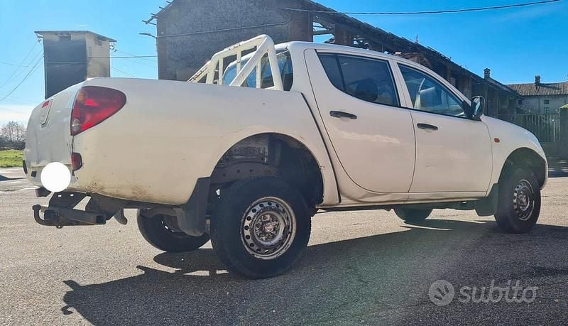 Usata Mitsubishi L200 136 CV (100 kW) 2005 Bianco Pick-up