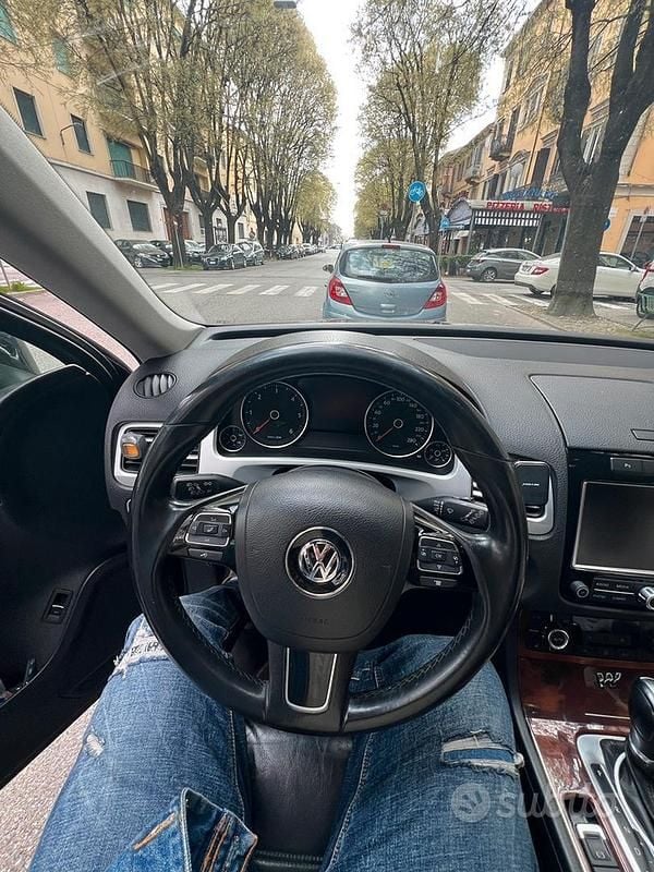 Usata VW Touareg 224 CV (164 kW) 2011 Nero SUV