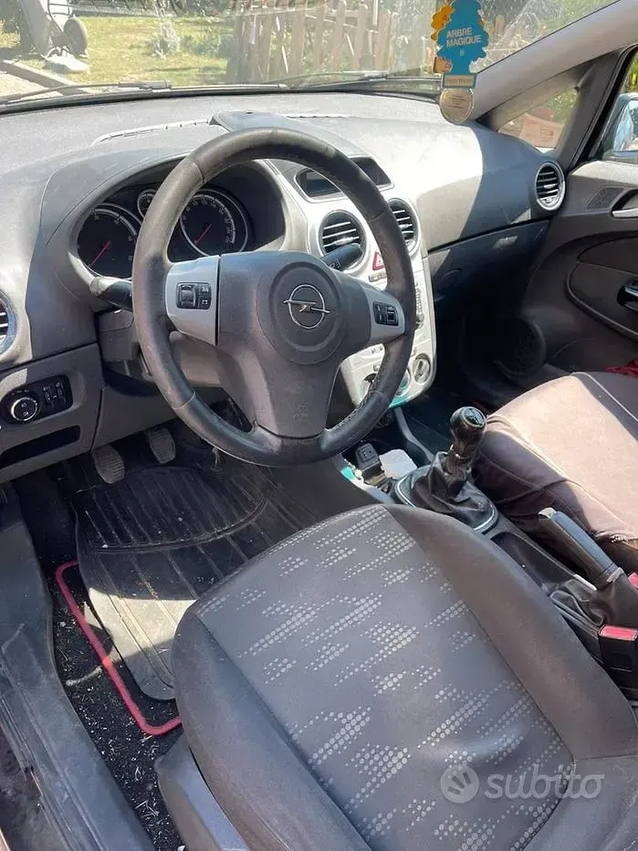 Usata Opel Corsa 69 CV (50 kW) 2011 Utilitaria