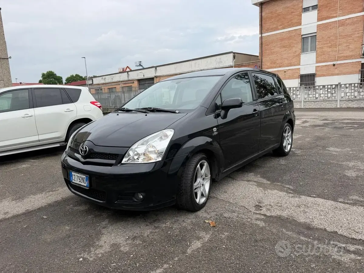 Usata Toyota Corolla Verso 177 CV (130 kW) 2007 Nero Monovolume