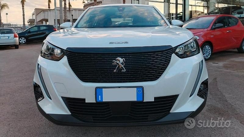 Usata Peugeot 2008 Active 102 CV (75 kW) 2021 Bianco SUV