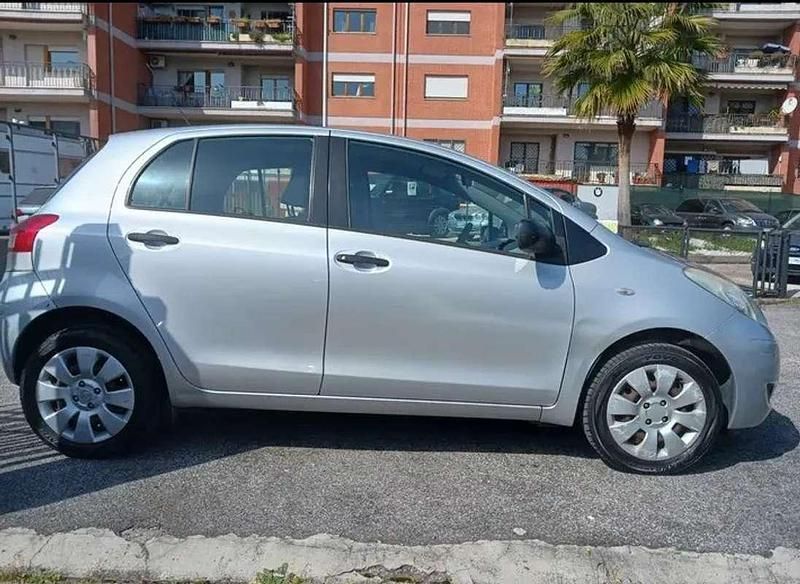 Usata Toyota Yaris 68 CV (50 kW) 2011 Utilitaria