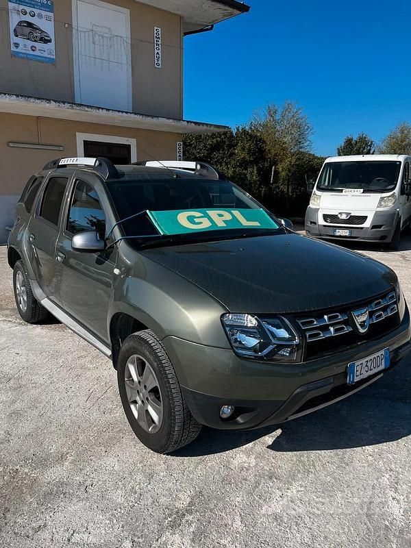 Usata Dacia Duster 110 CV (80 kW) 2015 Verde Station wagon