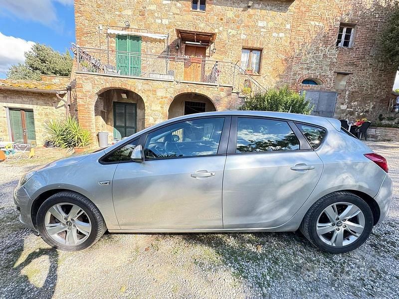 Usata Opel Astra 110 CV (80 kW) 2013 Grigio Berlina