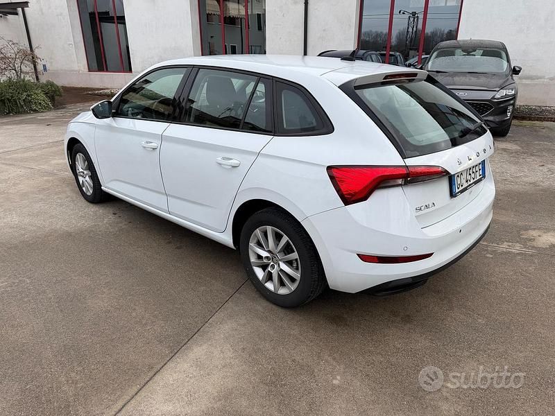 Usata Skoda Scala Sport 115 CV (84 kW) 2020 Bianco Utilitaria